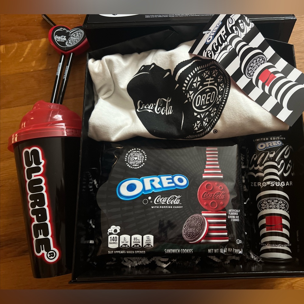 Limited Edition Coca Cola X Oreo: 4 Collectible Items NIB